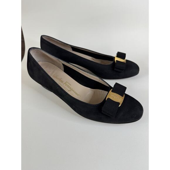 Salvatore Ferragamo Vara Pumps Black Suede L Low Heel Pumps Women’s 7.5 C - Picture 1 of 16
